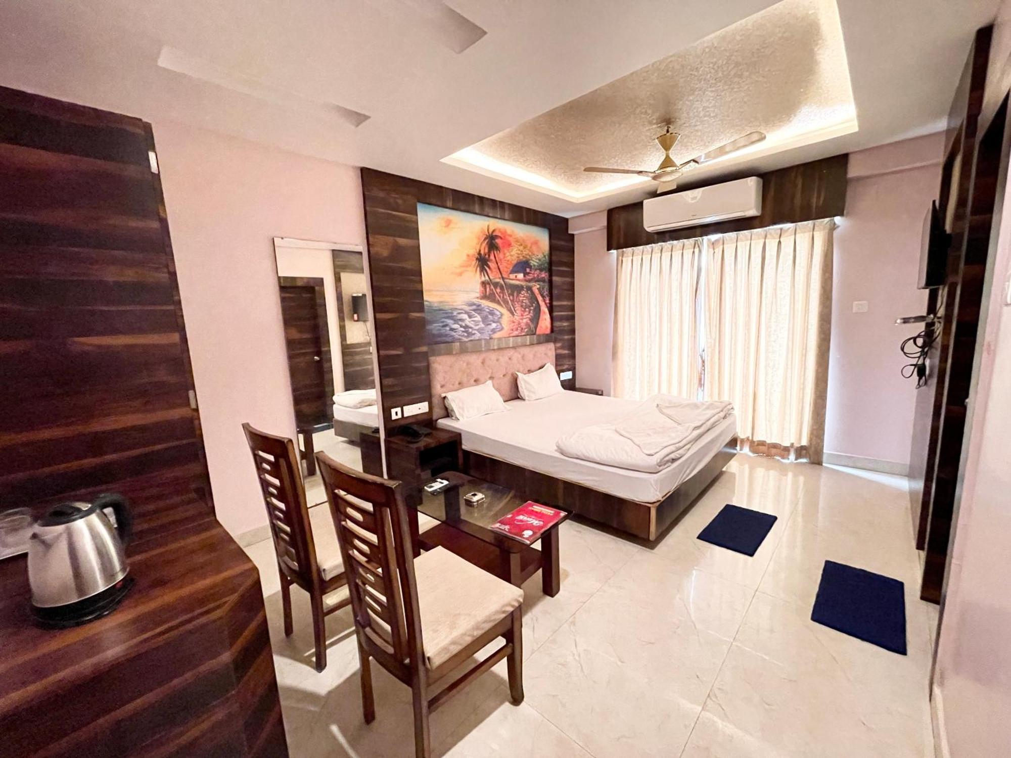 Shree Ganesh Hotel Puri Exteriör bild